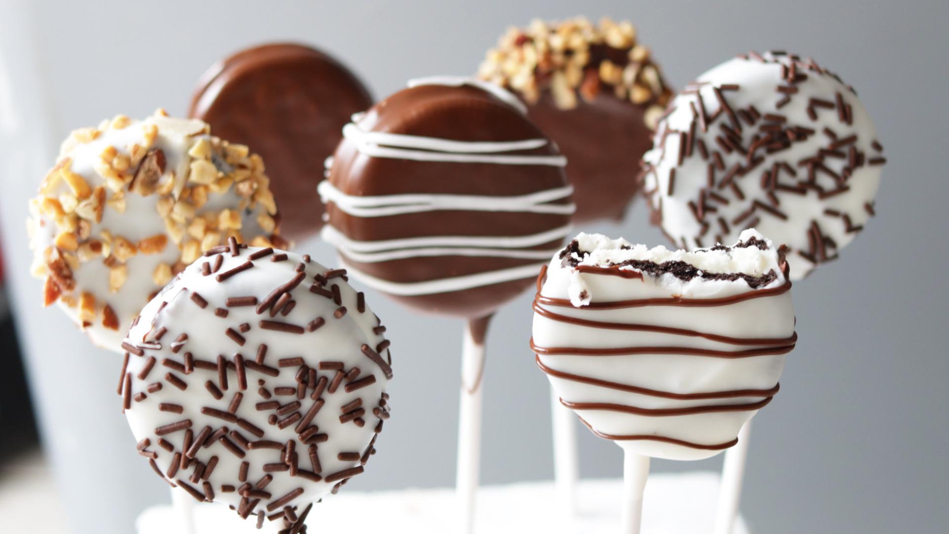 How to Make Oreo Pops | Easy Chocolate Covered Oreo Pops Recipe.jpg