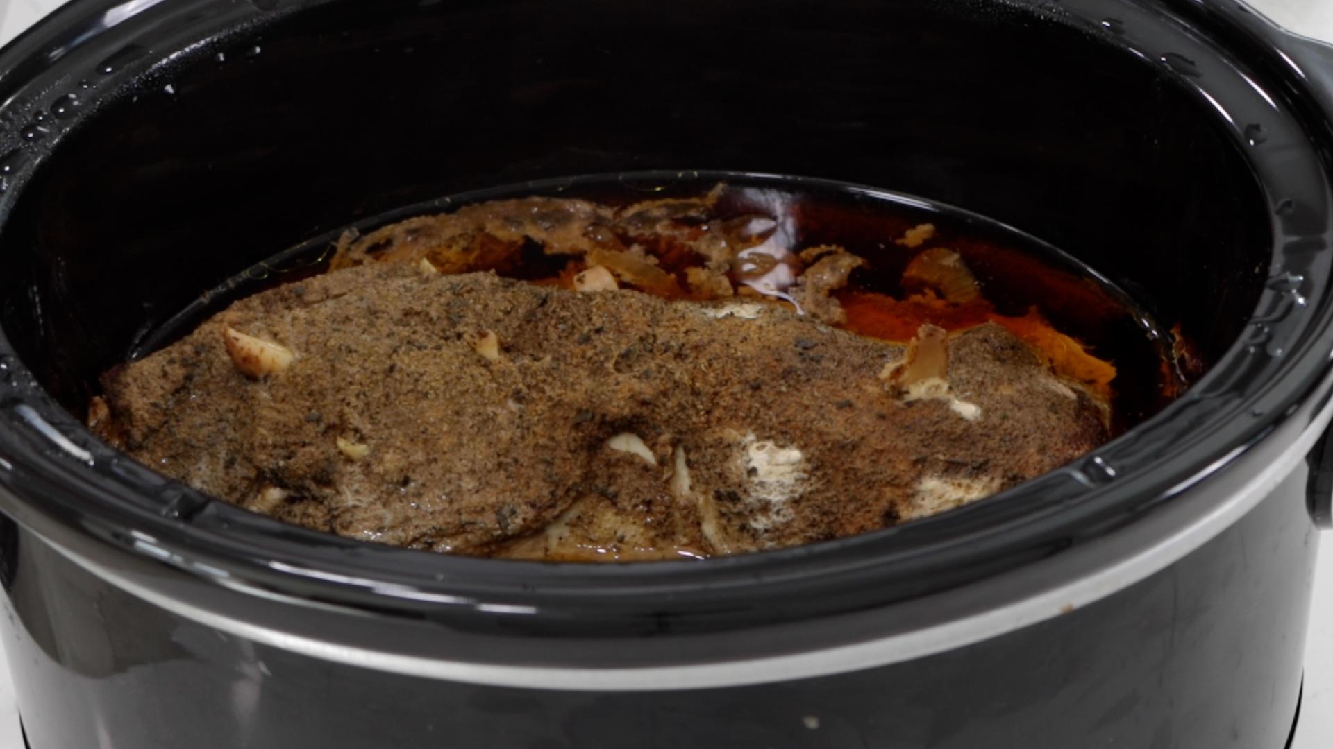 How to Make Pulled Pork in Slow Cooker Easy Pulled Pork Recipe.00_05_14_21.Still011.jpg