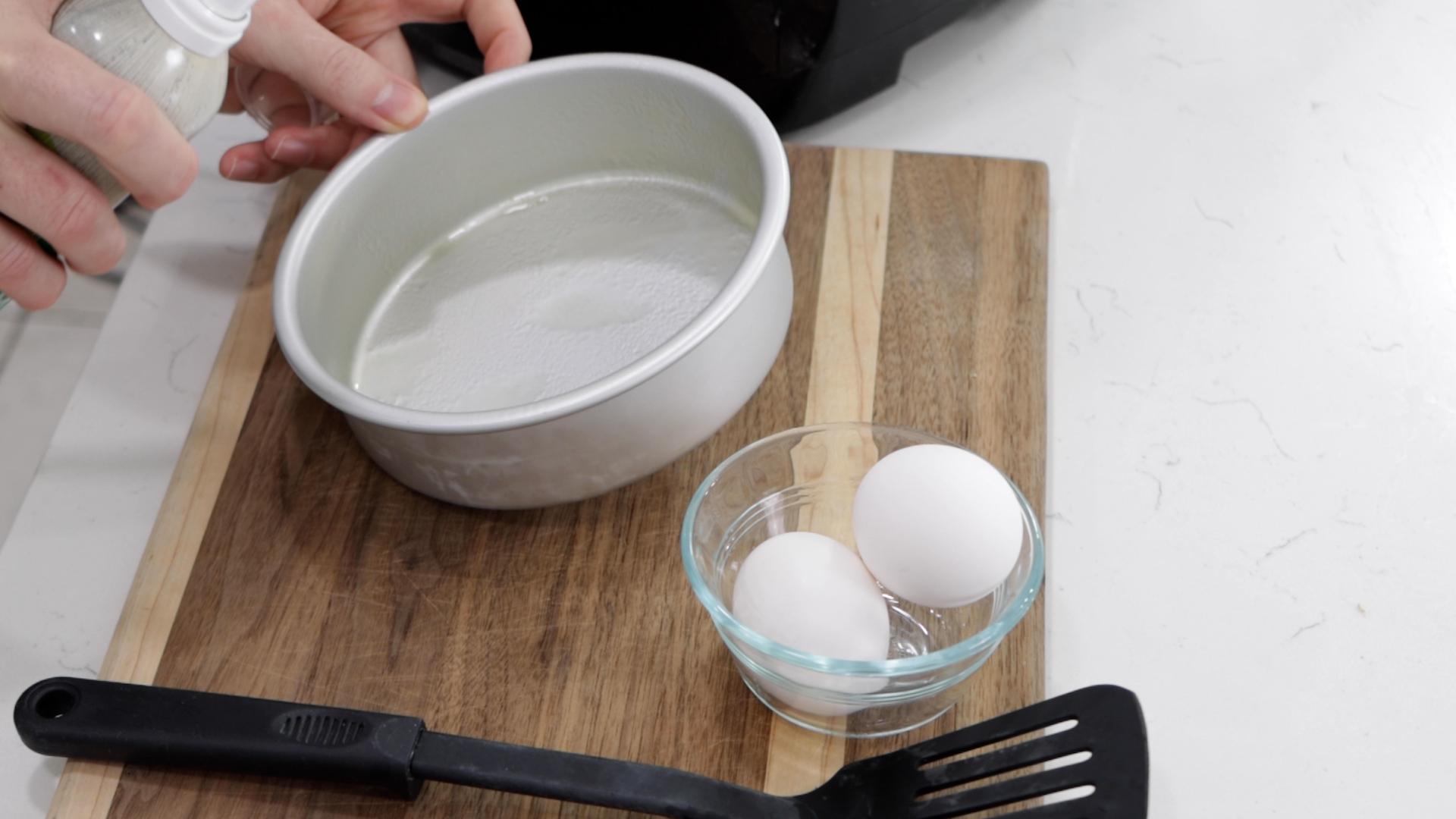 How to Make a Fried Egg in Air Fryer.00_00_50_09.Still002.jpg