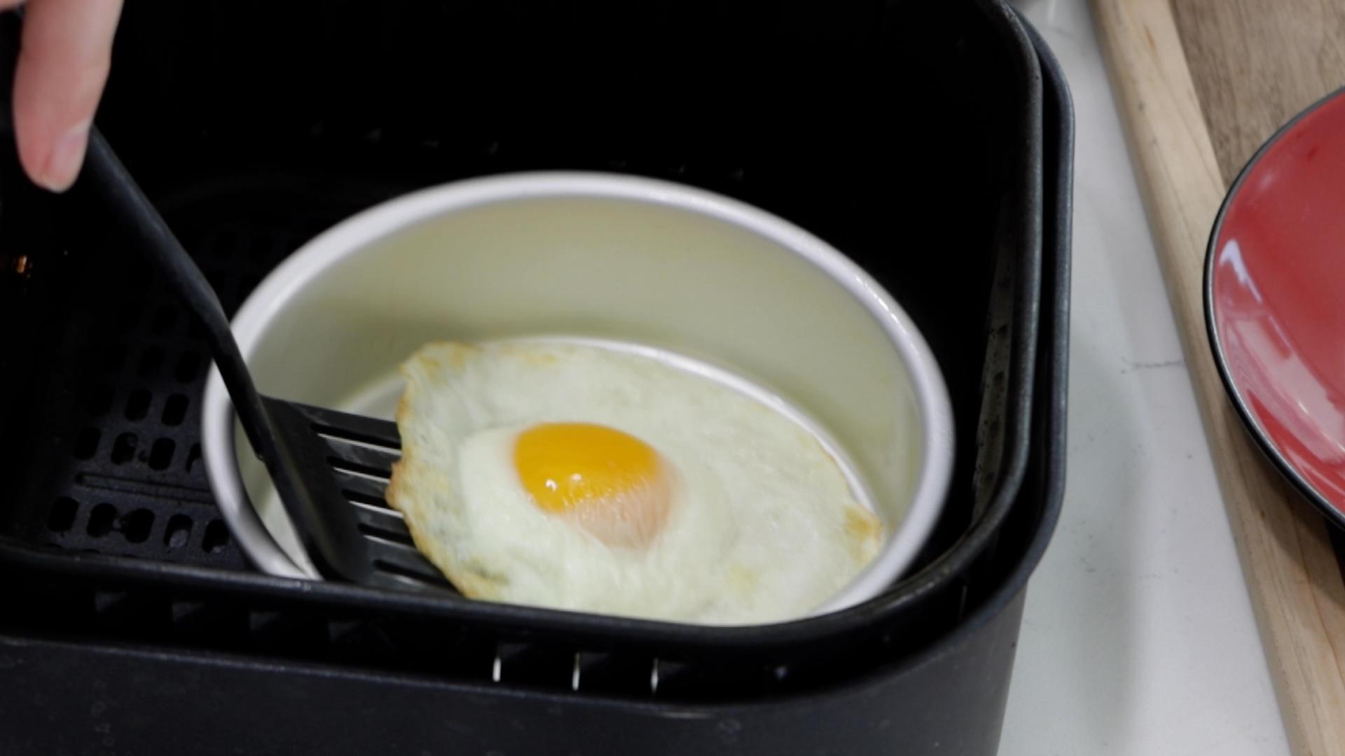 How to Make a Fried Egg in Air Fryer.00_03_29_07.Still007.jpg