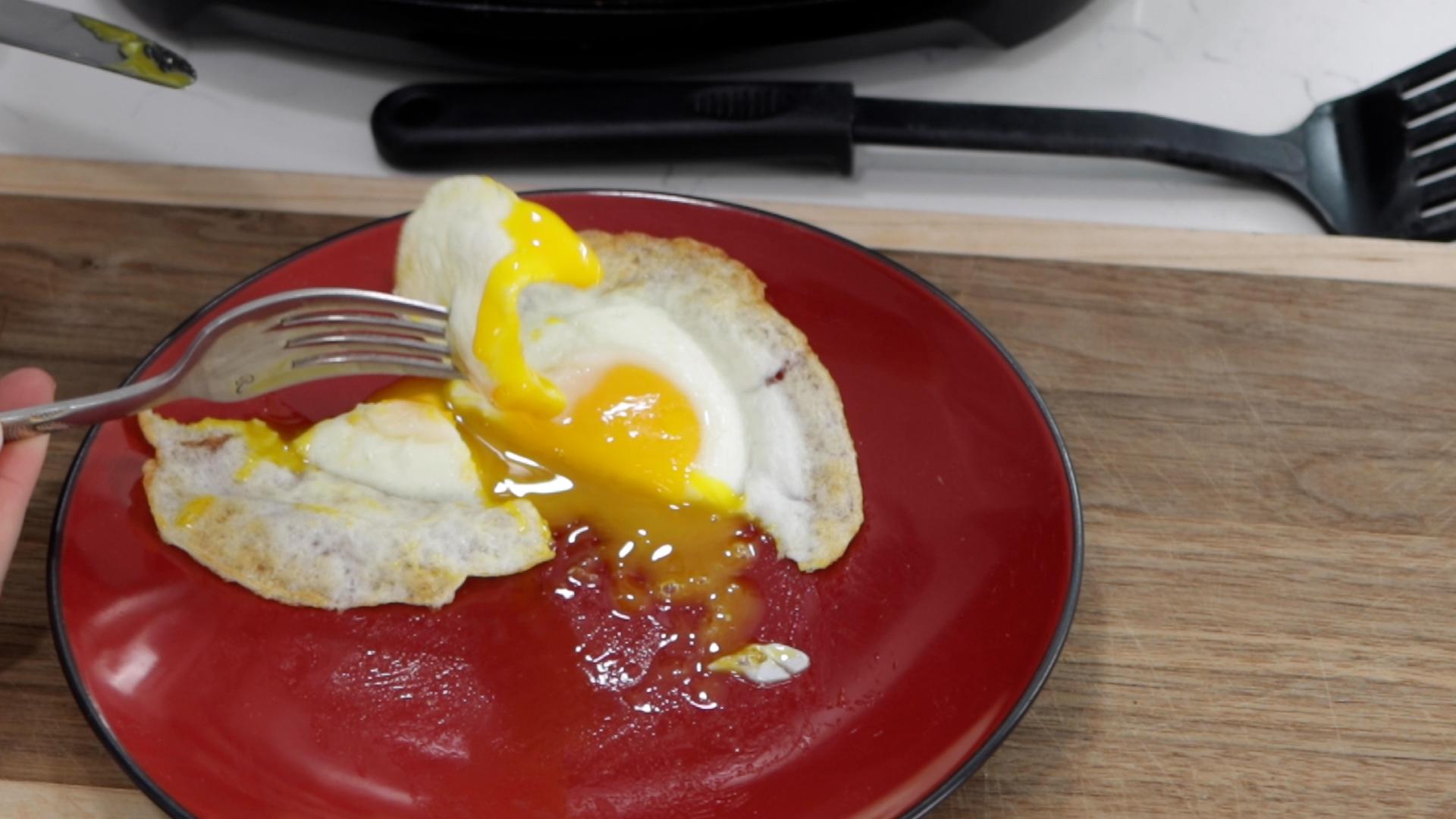 How to Make a Fried Egg in Air Fryer.00_04_36_03.Still009.jpg