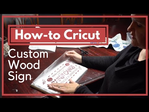 How to Make a Wood Sign with a Cricut - Christmas Craft Tutorial | Homesteadhow.com