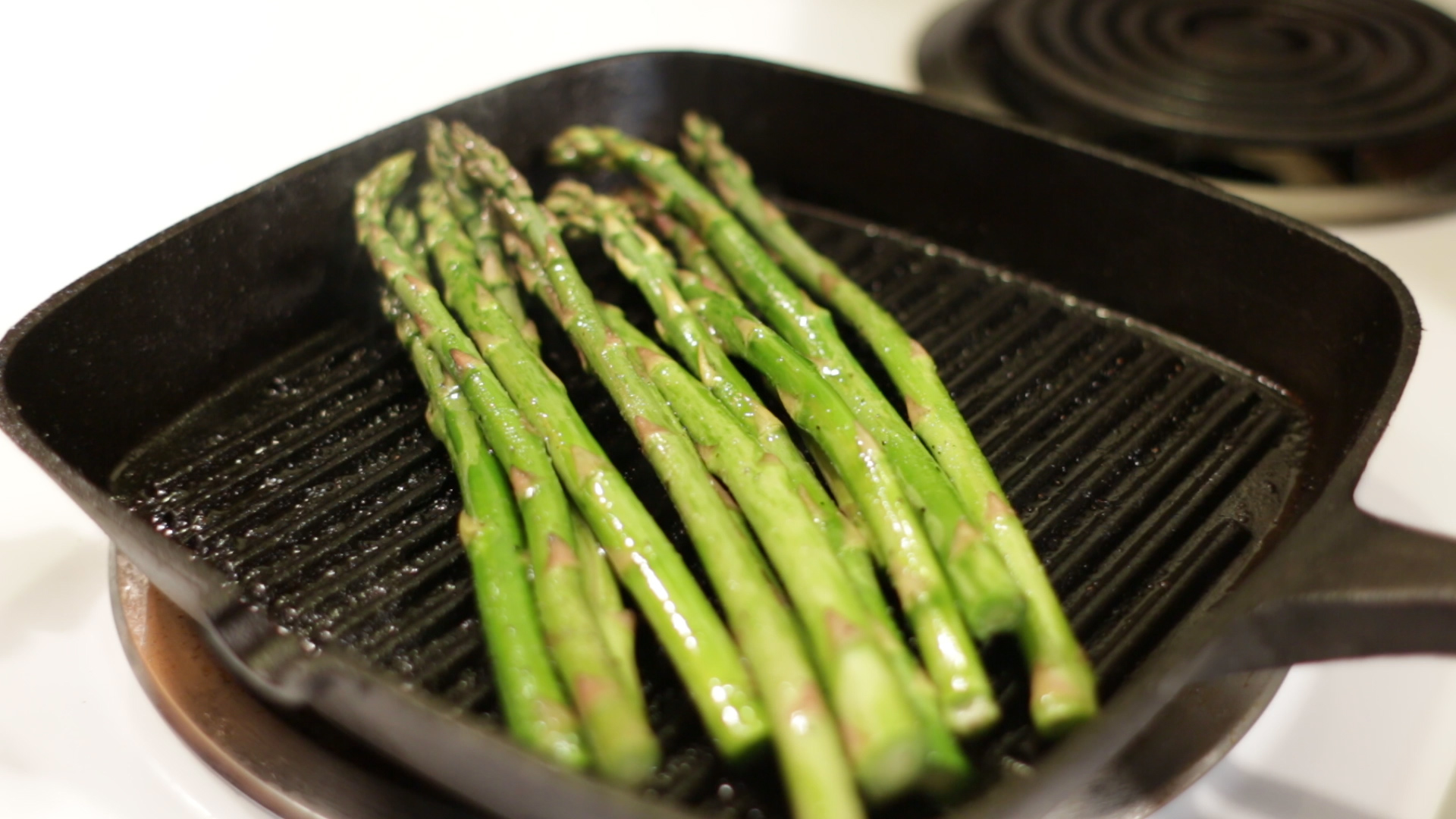 How to cook asparagus easy video recipe .jpg