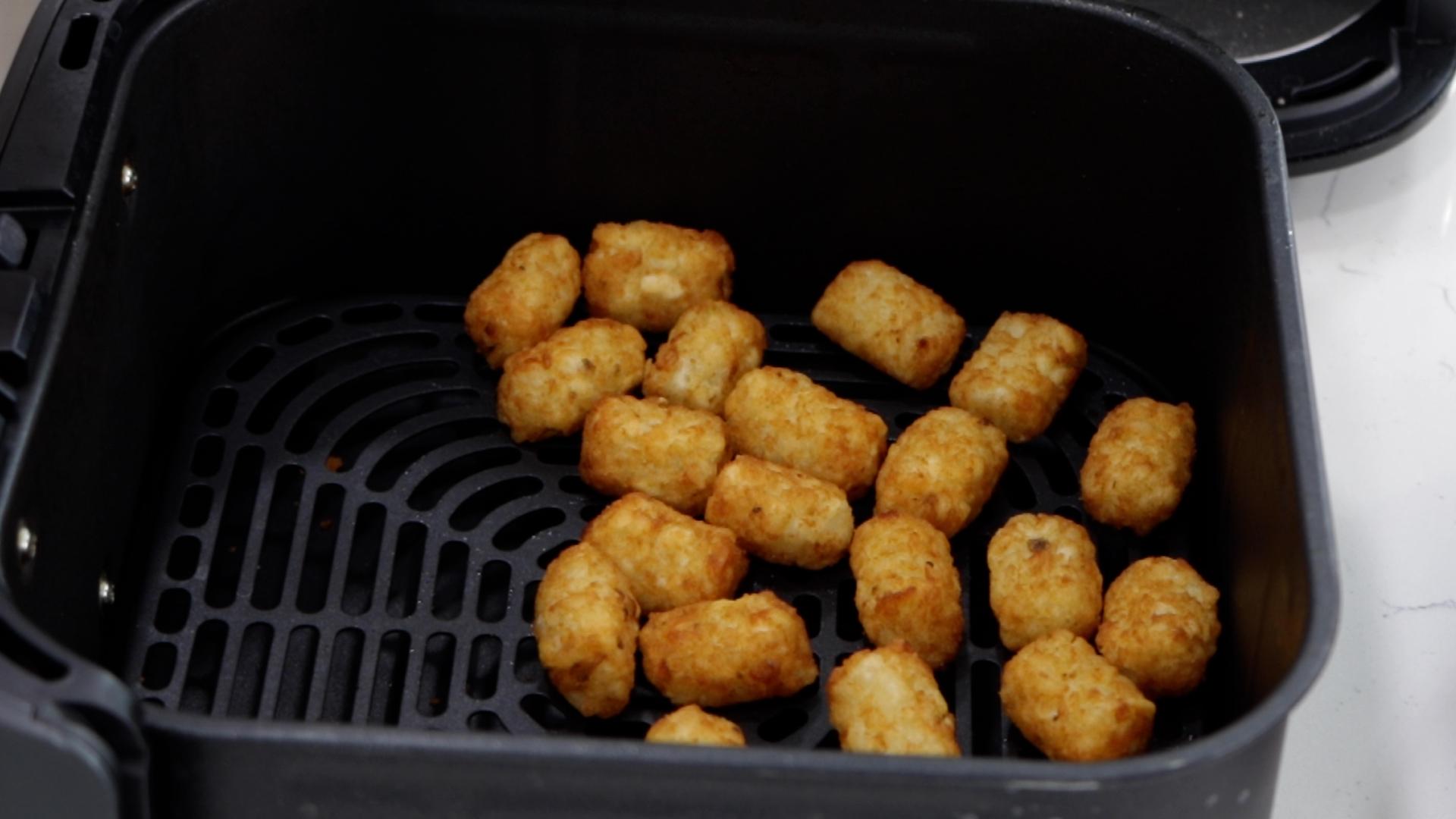 How to cook frozen tater tots in air fryer Copy 01.00_01_44_06.Still003.jpg