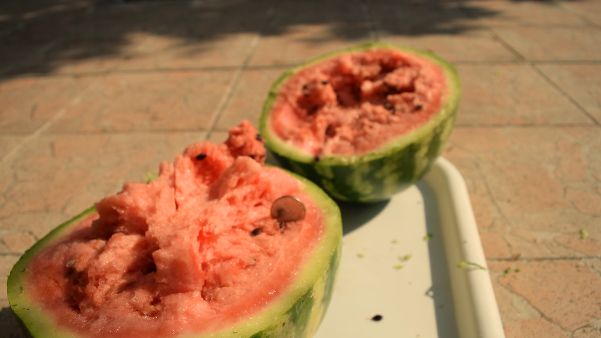 How to cut a watermelon half with a coin_freeze12.bmp