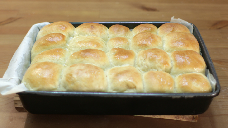 How to make Dinner Rolls - Easy Amazing No-Knead Dinner Rolls Recipe - No Mixer_alt.jpg