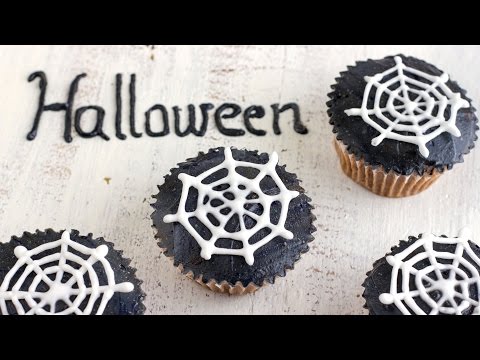 How to make Halloween Spider Web Cupcake Toppers | HappyFoods