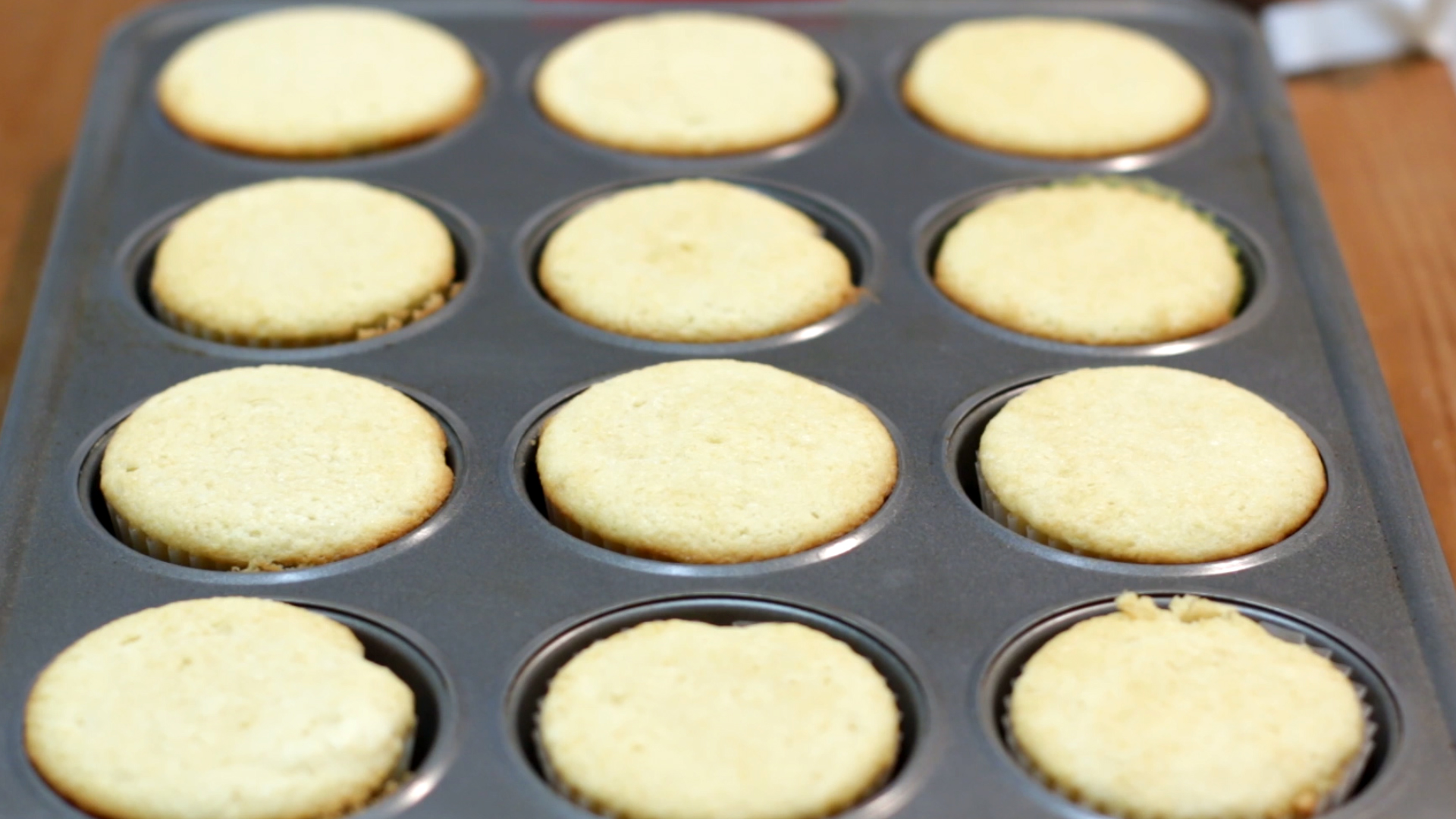 How to make Vanilla Cupcakes Easy Vanilla Cupcake recipe.jpg