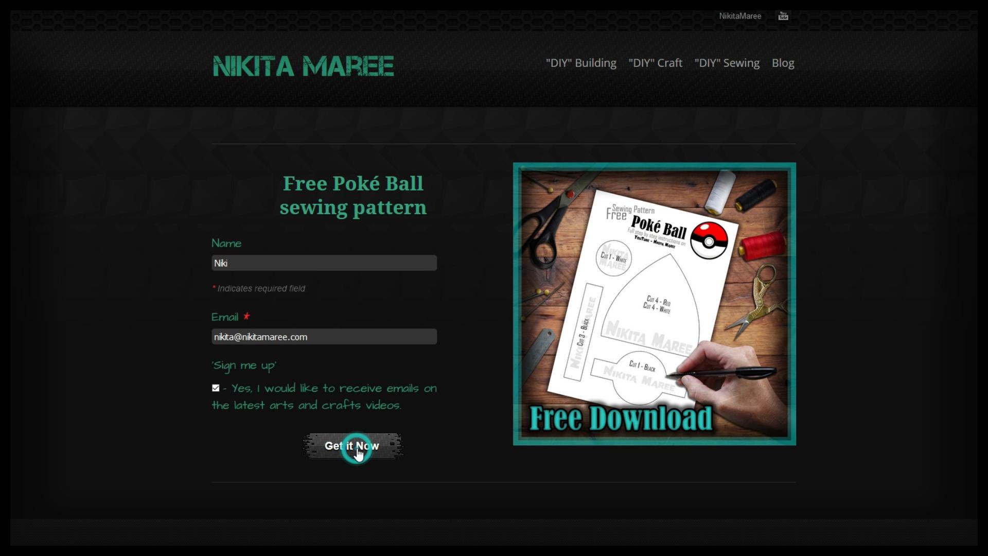 How to make a Poke Ball. DIY pokemon tutorial. Make your pokeball (2).jpg