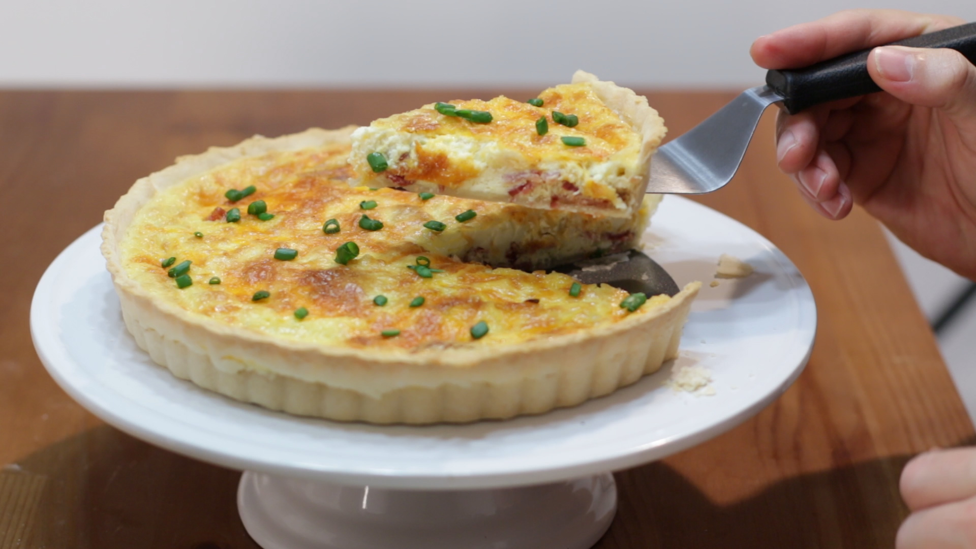 How to make a Quiche - Easy Bacon and Cheese Breakfast Quiche.jpg