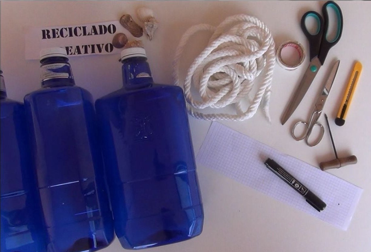 How to make a bag out of recycled plastic bottles (1).JPG