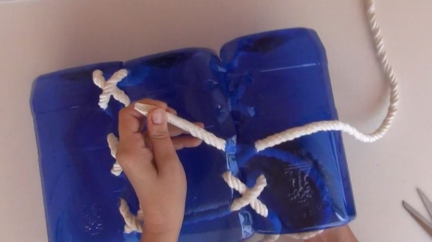 How to make a bag out of recycled plastic bottles (13).JPG