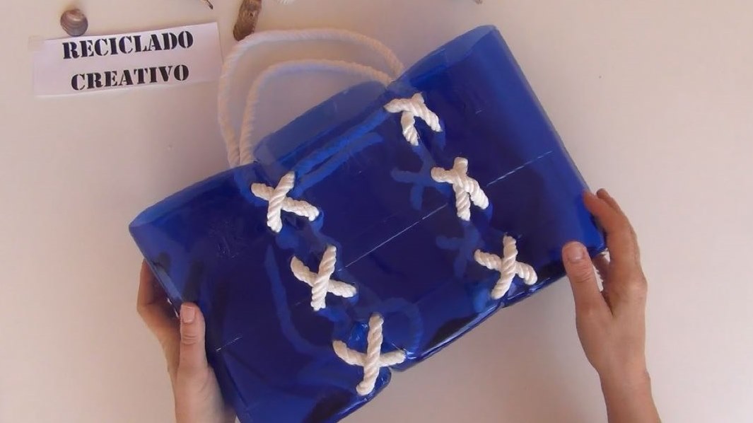 How to make a bag out of recycled plastic bottles (14).JPG