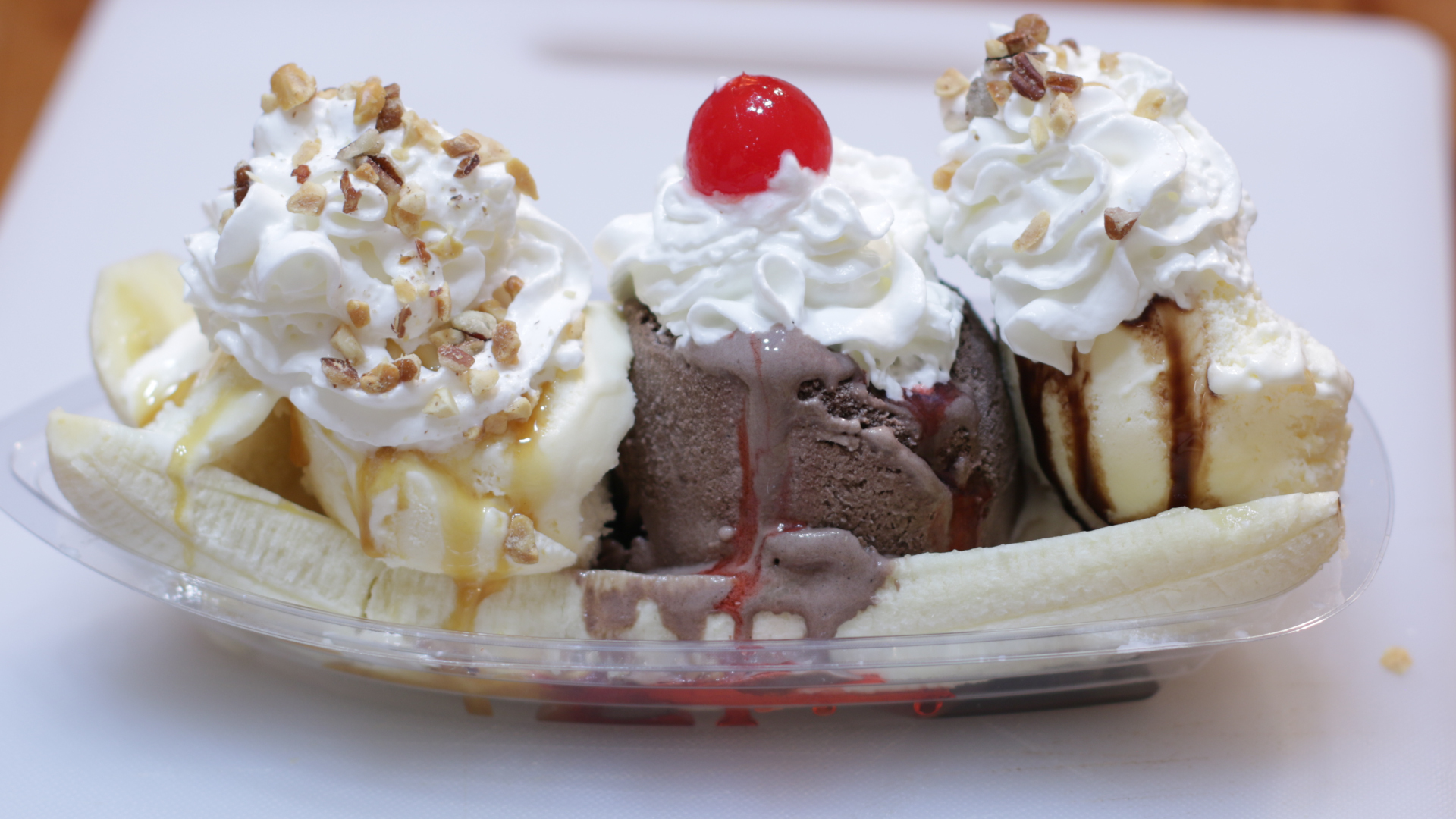 How to make a banana split | Easy banana splits recipe.jpg