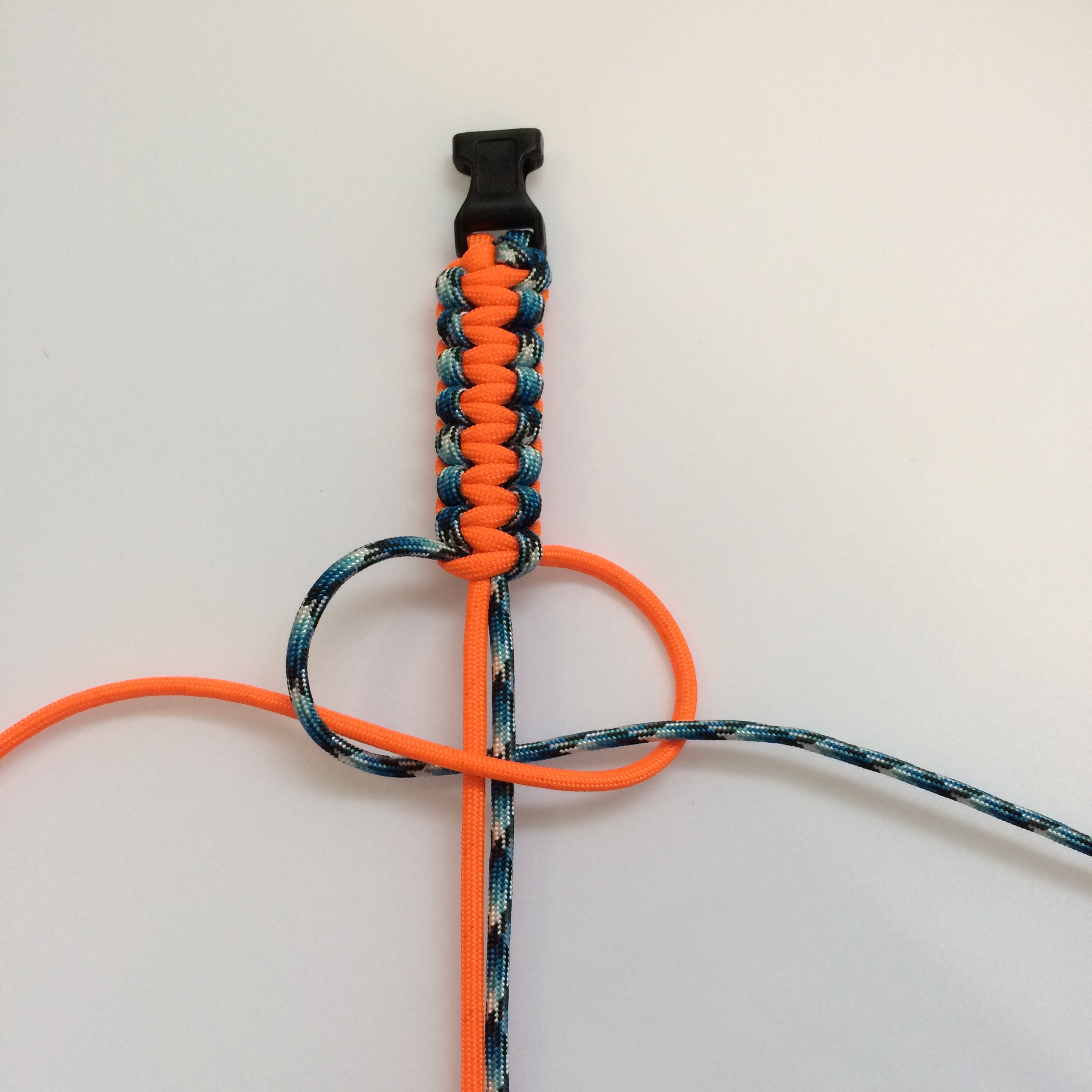 How to make a paracord bracelet.JPG