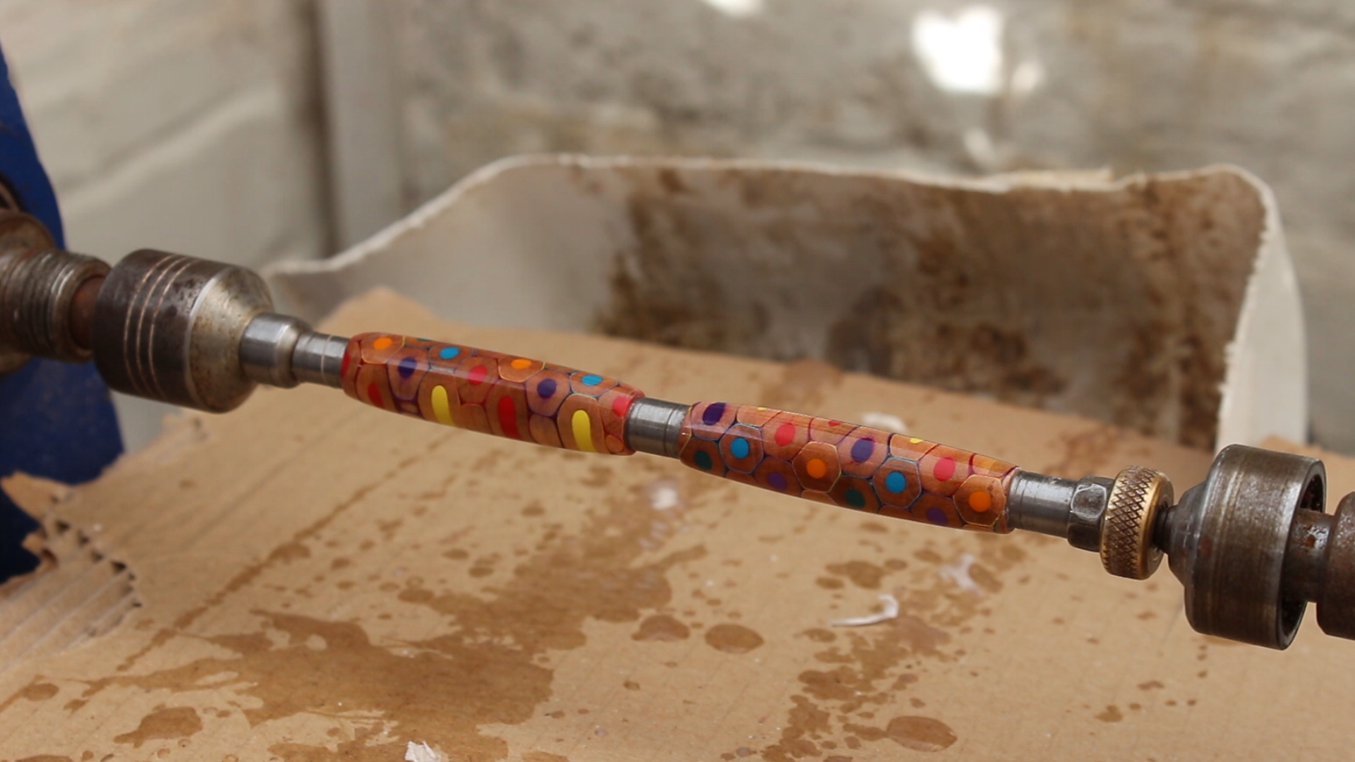 How to make a pen with coloured pencils 29.bmp