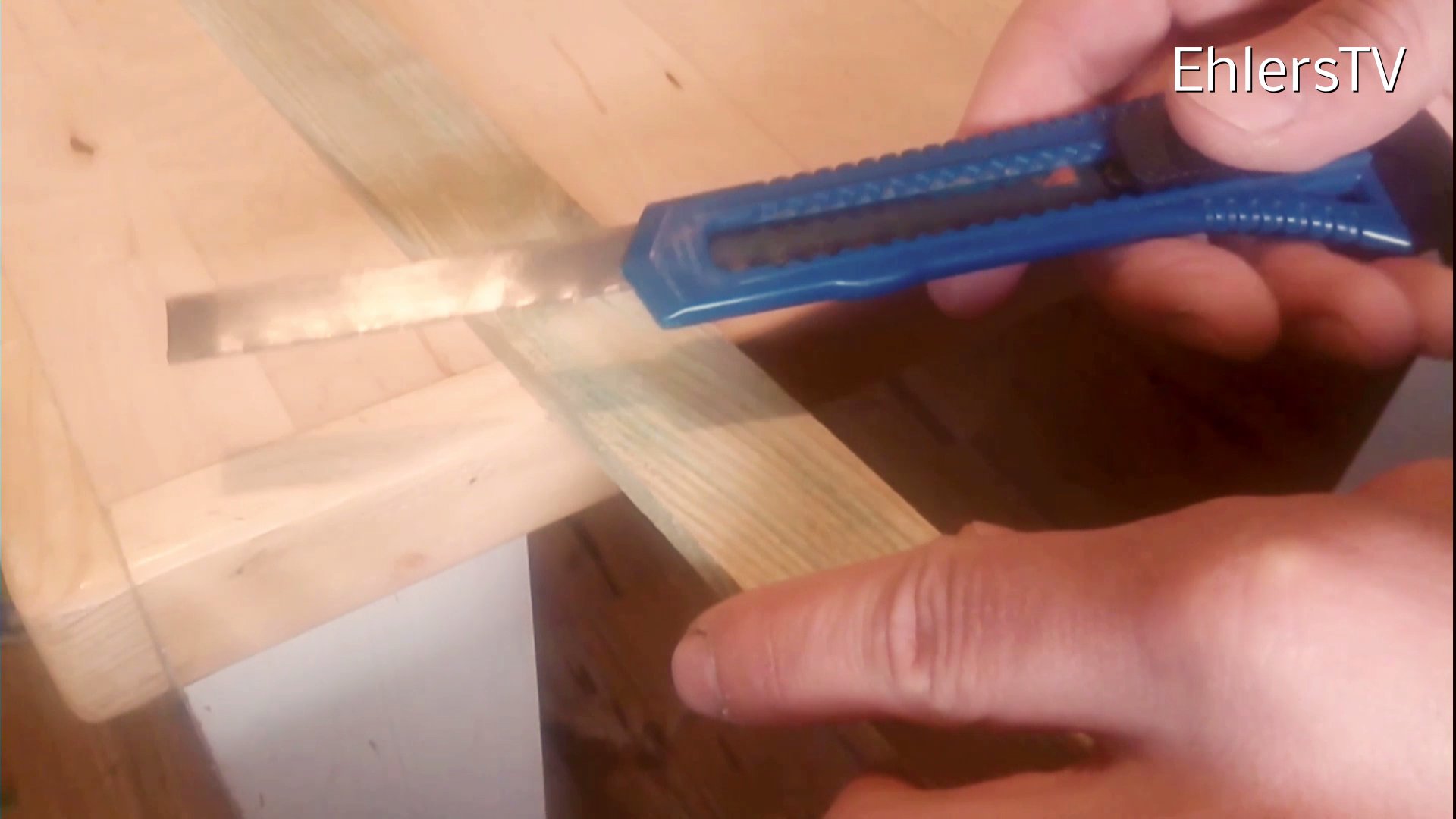 How to make a saw from a cutter knife HD-021.jpg