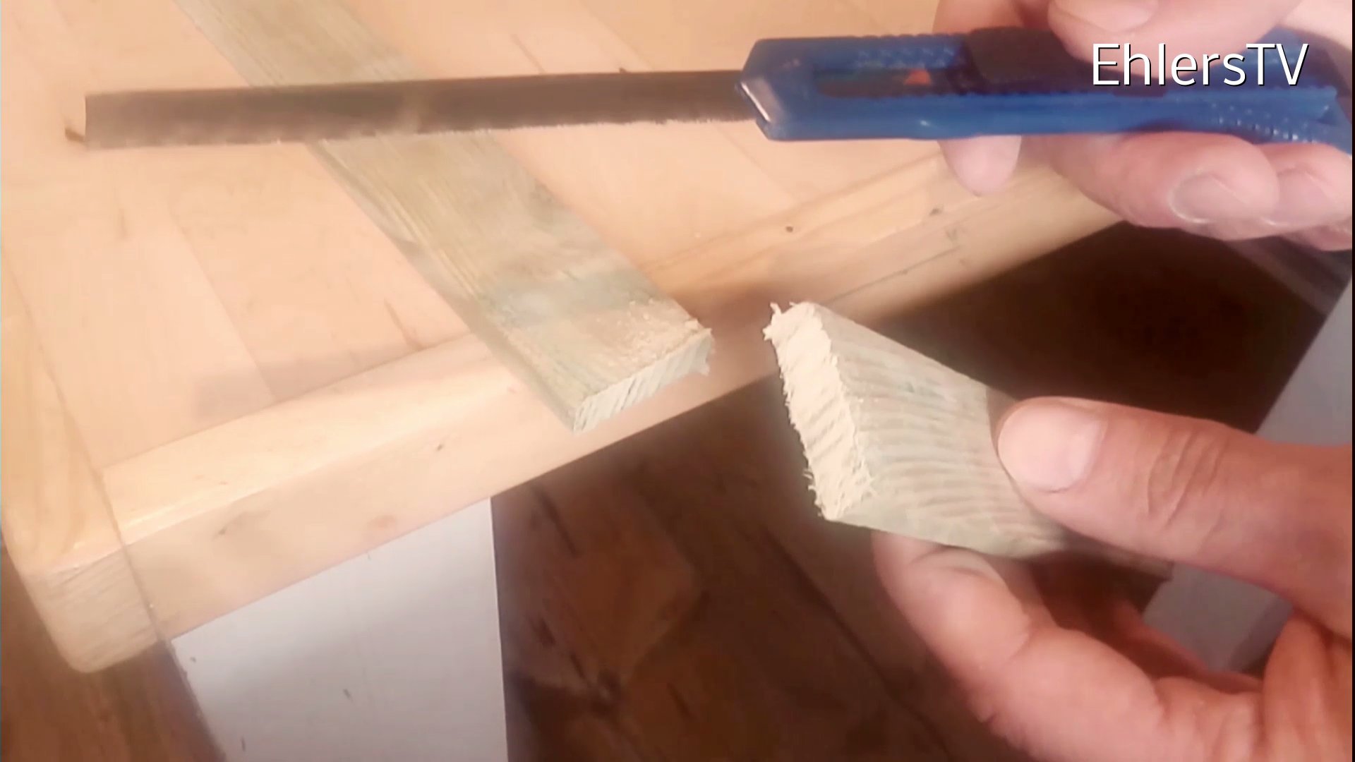 How to make a saw from a cutter knife HD-024.jpg