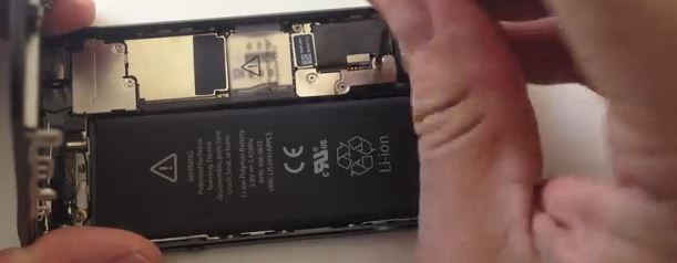 How_to_repair_cracked_iphone5_003.JPG