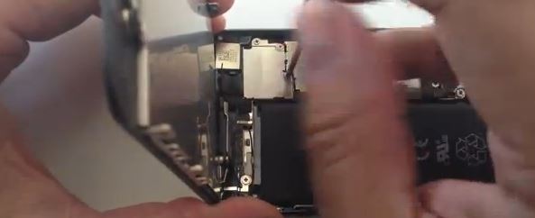 How_to_repair_cracked_iphone5_004.JPG