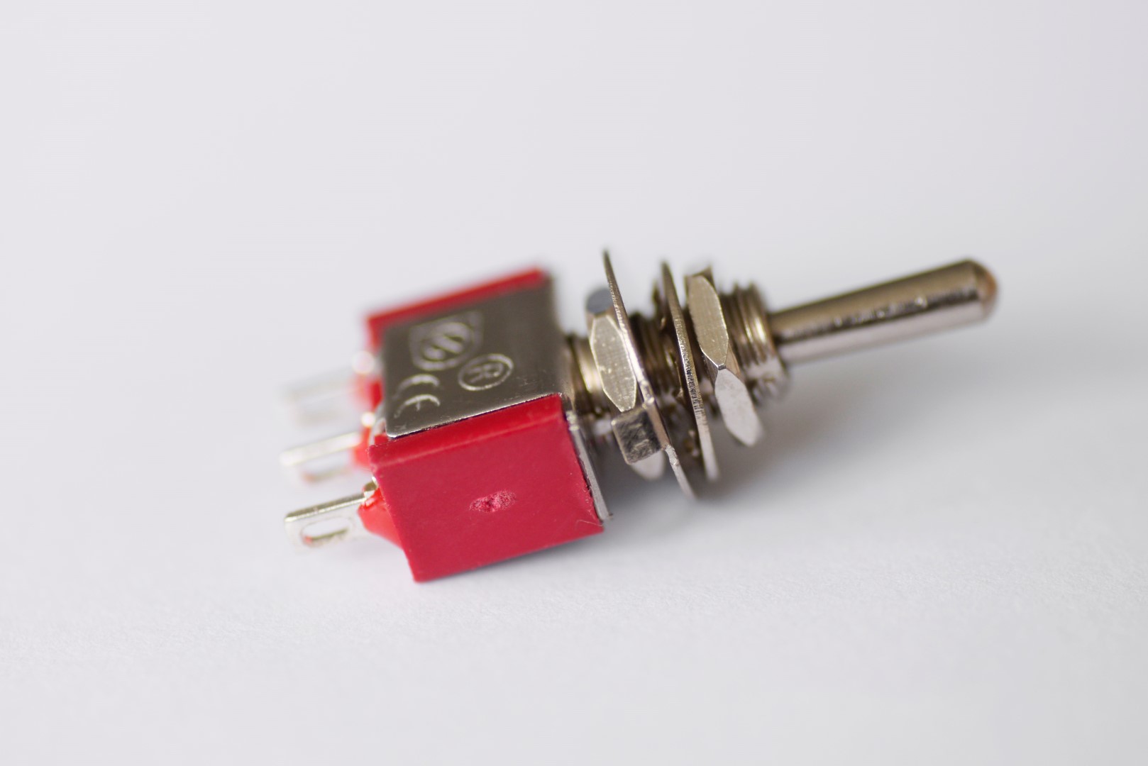 ICFO_S_4b_toggle switch (Large).jpg