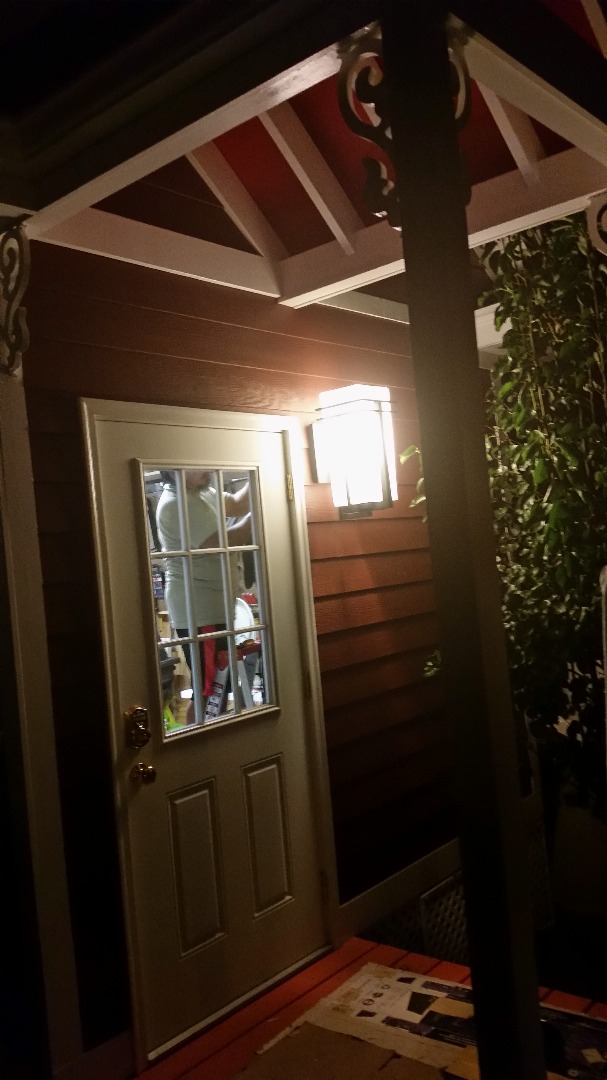 IMG-20151016-Porch exterior light.jpg