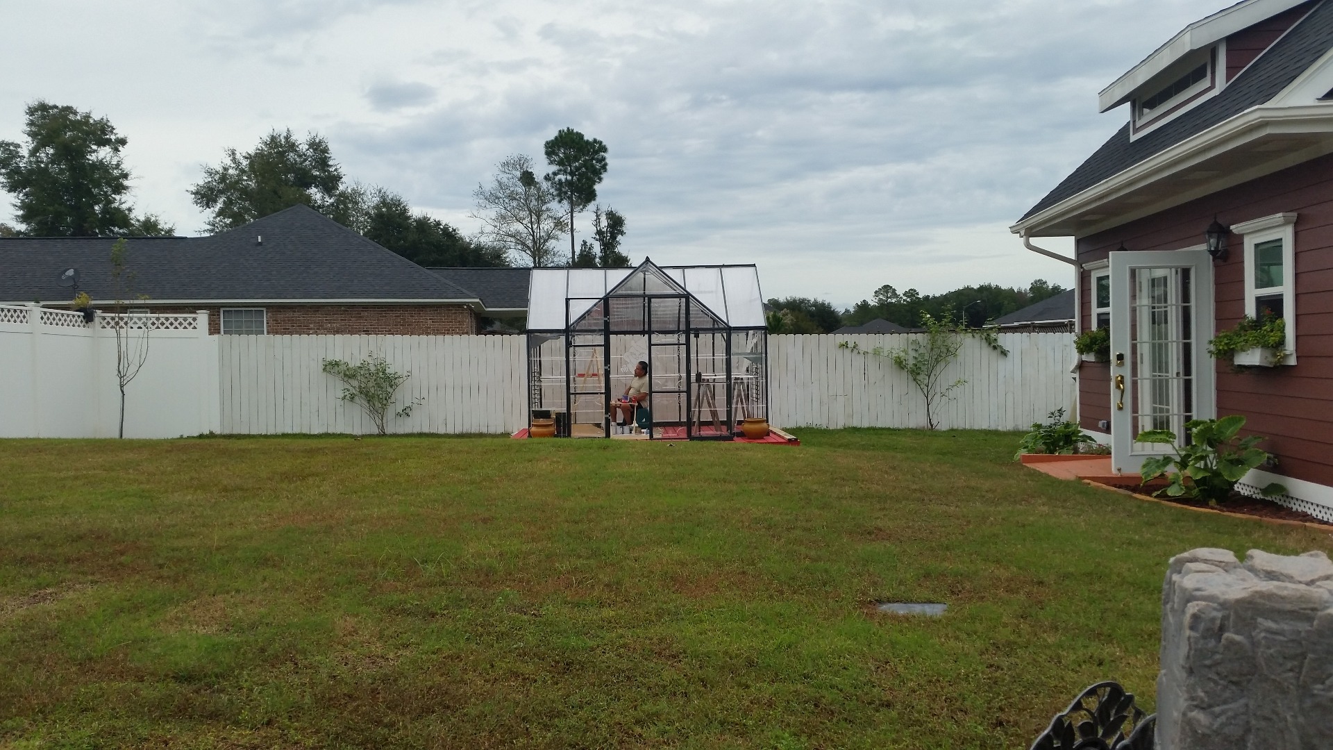 IMG-20151119-WA0000 Using green house to paint Gringes.jpg