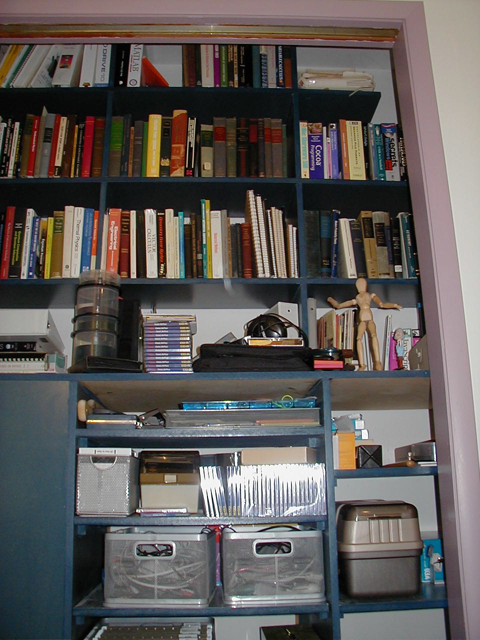 Inst_Desk_shelves.jpg