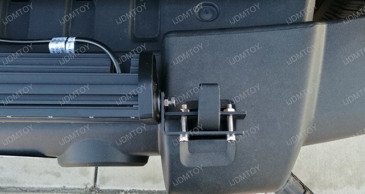 Install-Jeep-Tow-Hook-Mount-LED-Light-Bar-09.jpg