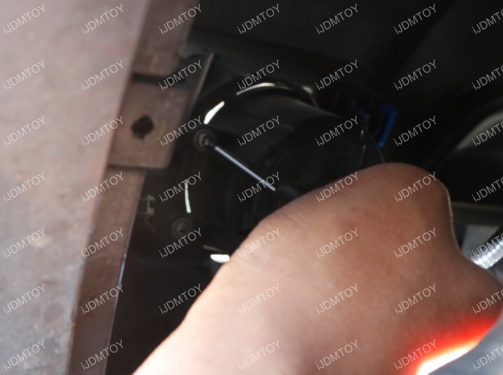 Install-LED-Fog-Light-04.jpg