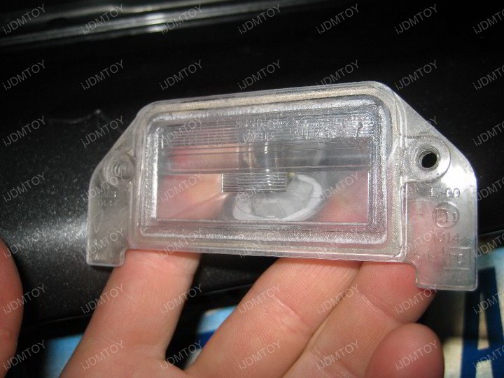 Install-OEM-Replace-Dodge-LED-License-Lamps-05.jpg