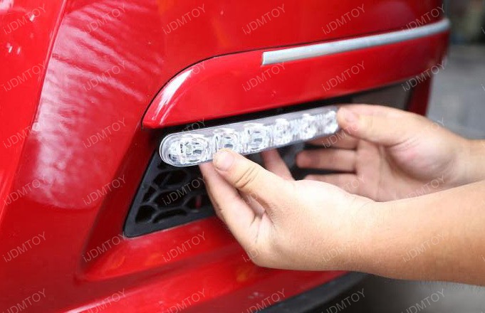 Install-Universal-Fit-LED-Daytime-Lights-03.jpg