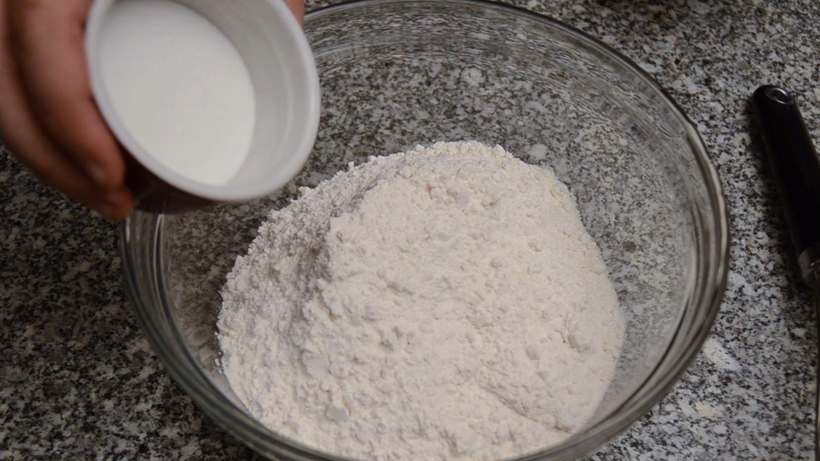 Instruction1_mixFlour_Salt_sugar.JPG