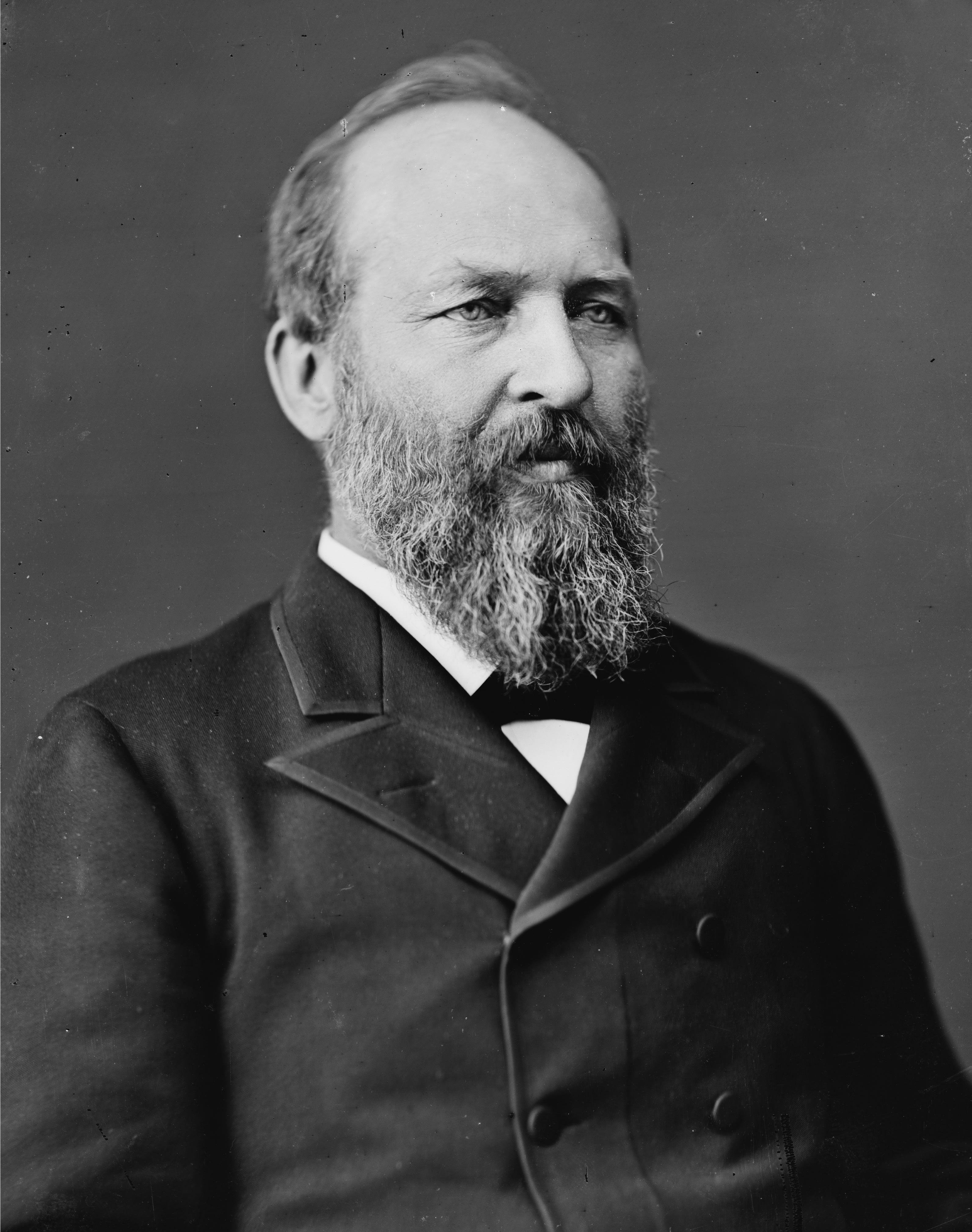 James_Abram_Garfield%2C_photo_portrait_seated.jpg