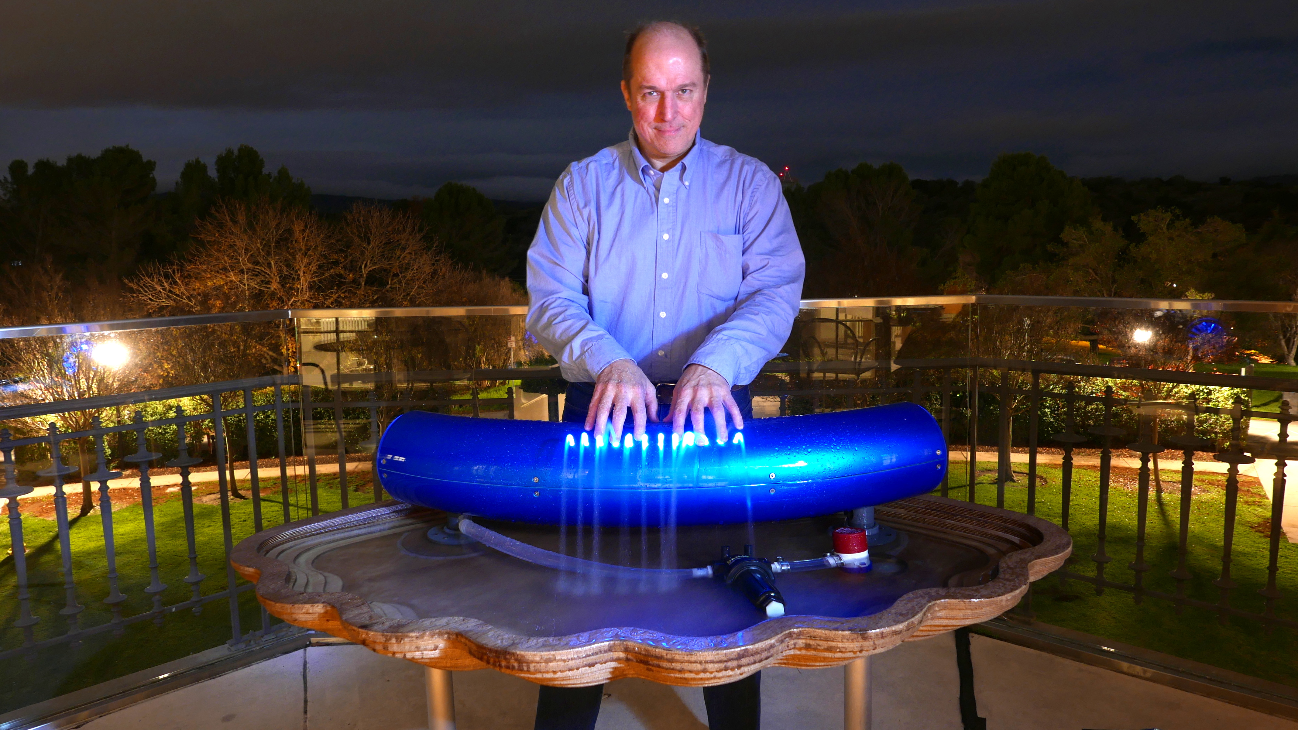 Julius_O_Smith_playing_hydraulophone_c.jpg