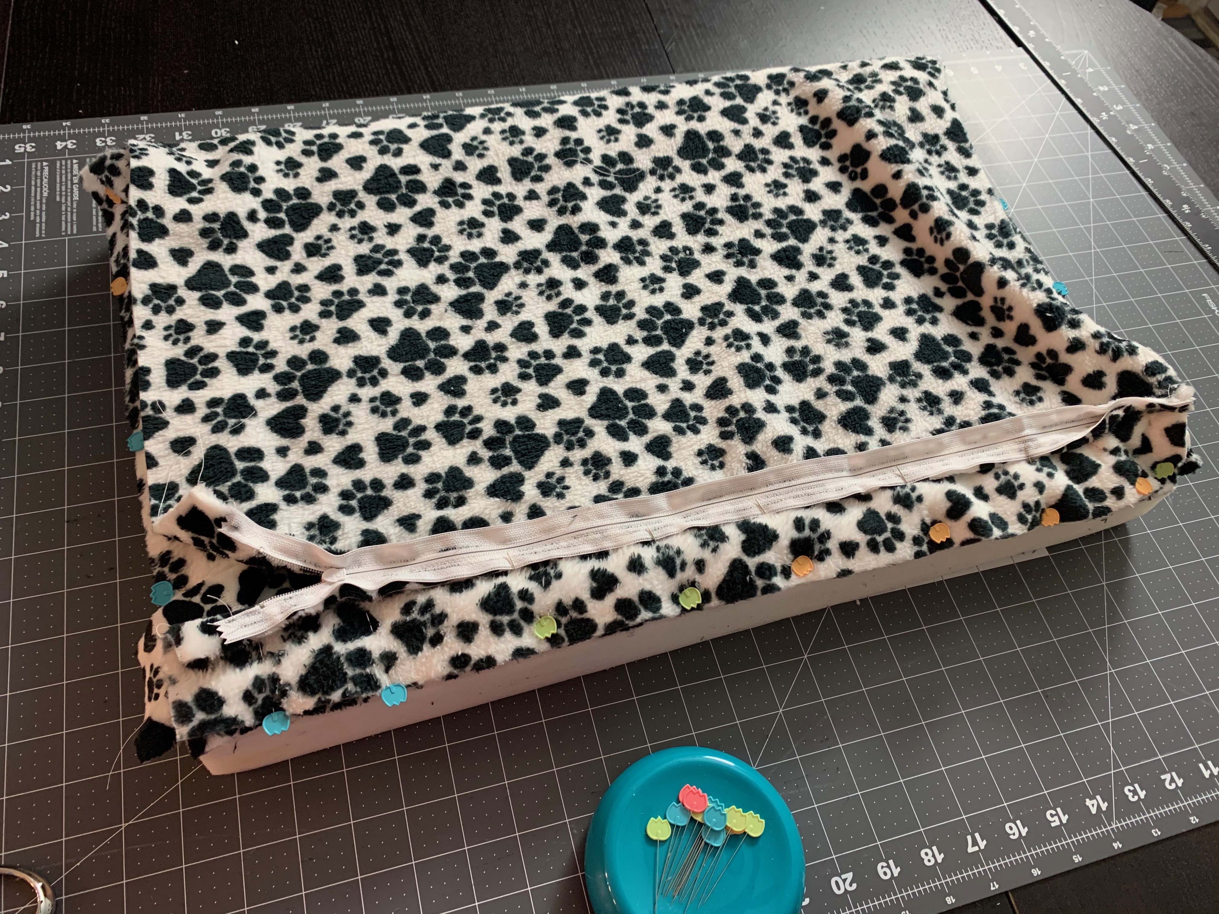 JustMightDIY-MCM-Dog-Bed-sew - 12.jpg