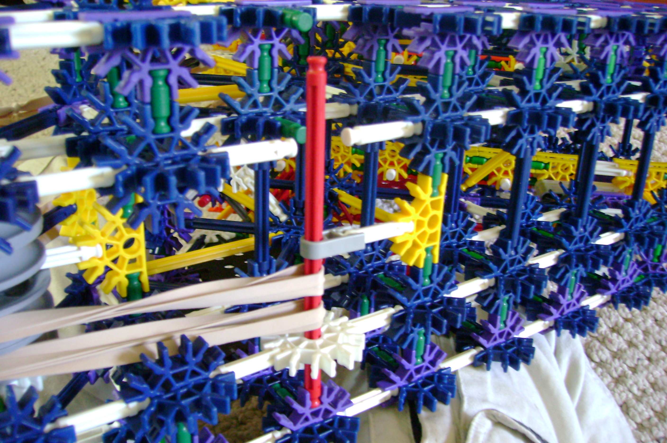 K'nex Cannon---Stringing 015.jpg