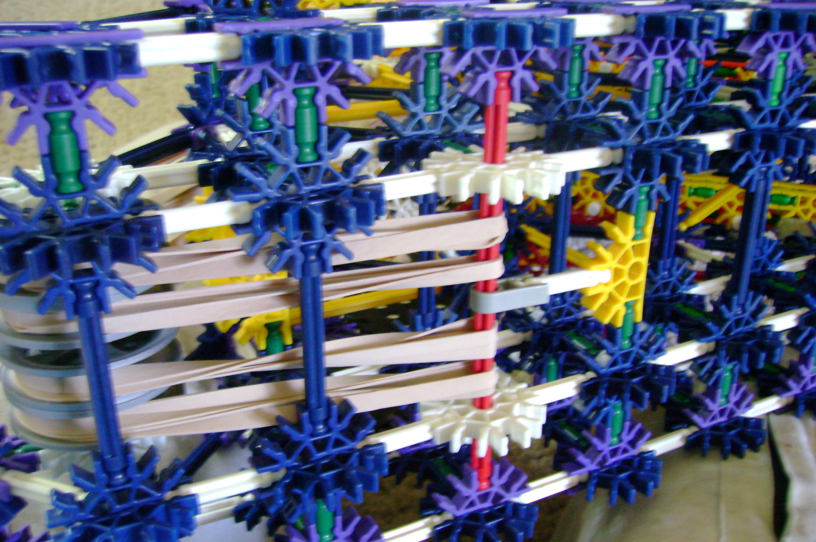 K'nex Cannon---Stringing 016.jpg