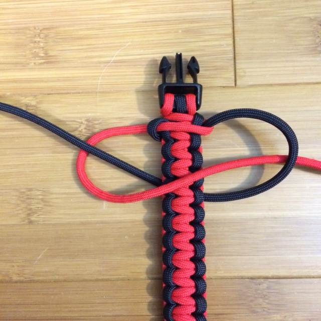 King Cobra Paracord Bracelet (4).JPG