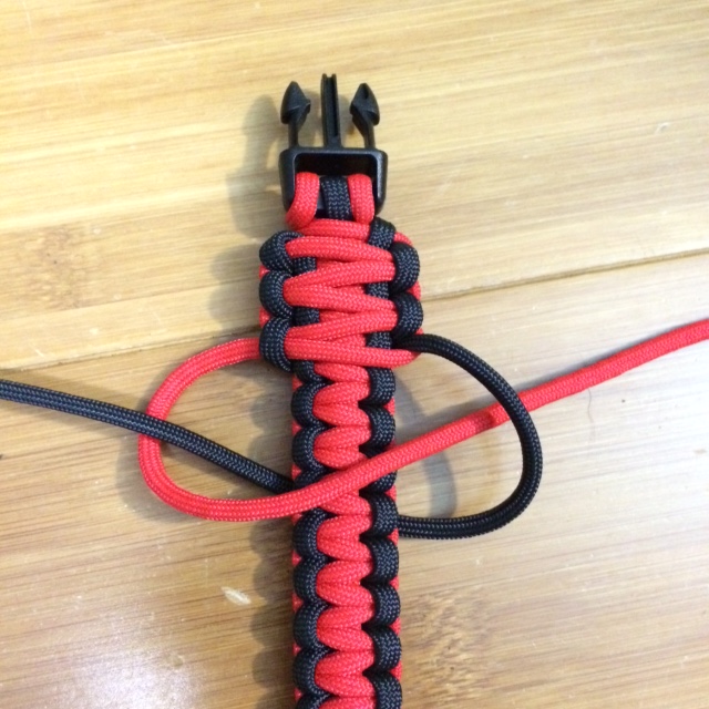 King Cobra Paracord Bracelet (8).JPG