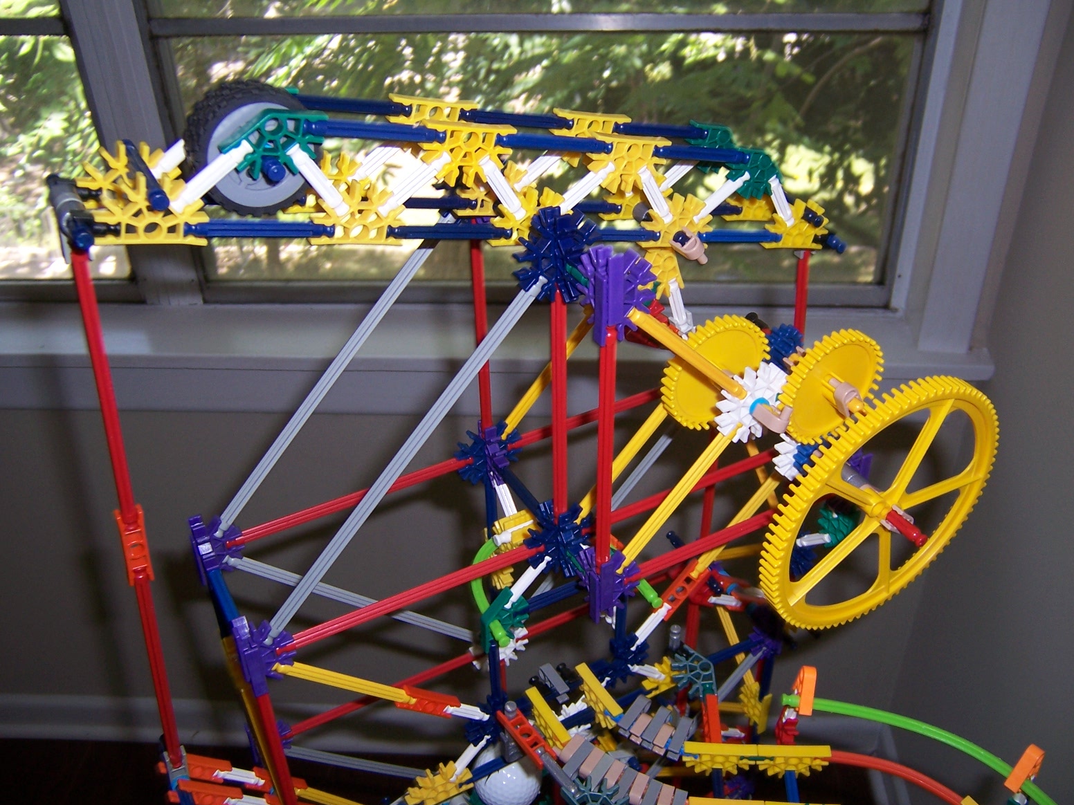 Knex Ball Machine Parallax 016.jpg