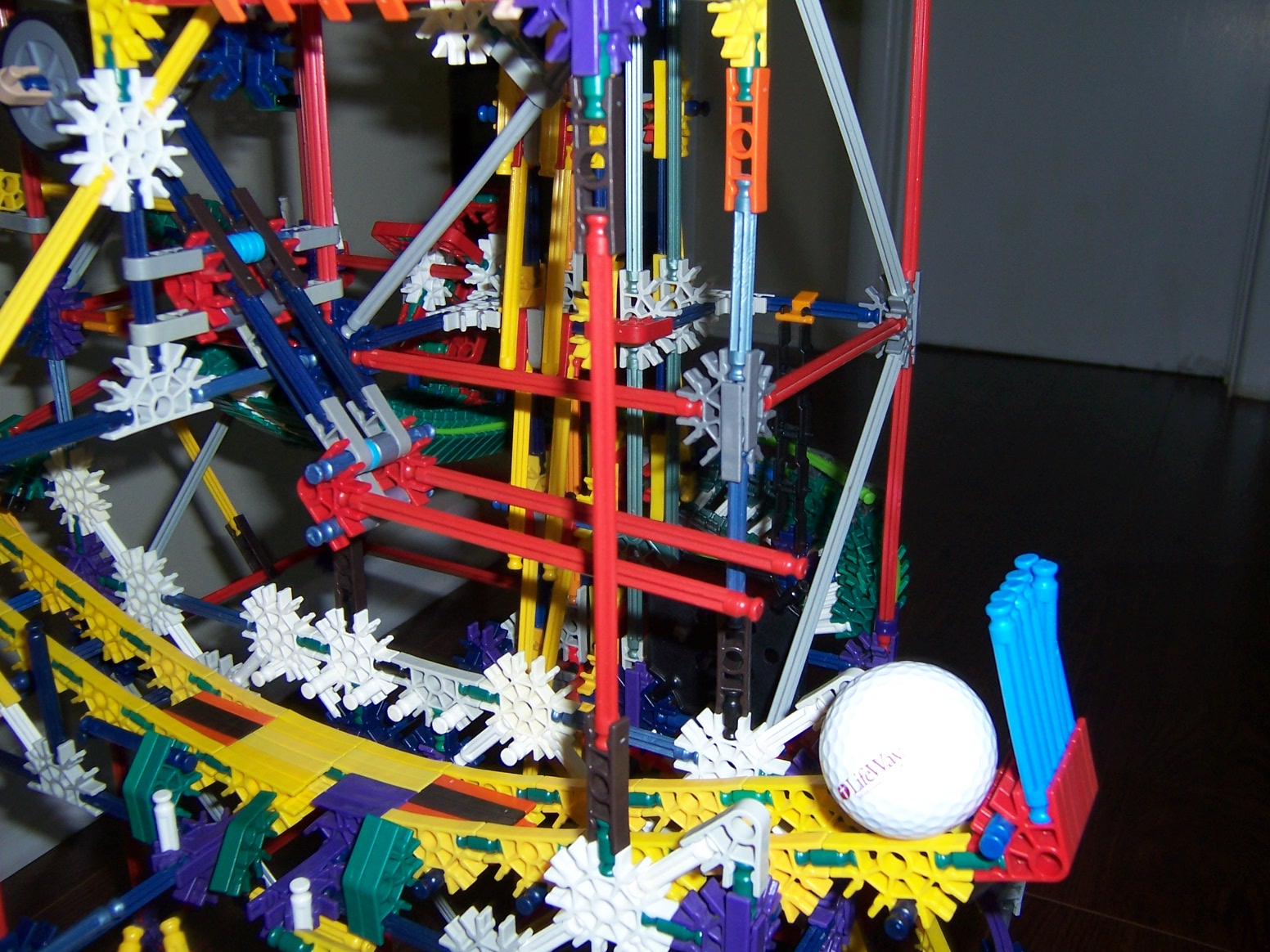 Knex Ball Machine Parallax 034.jpg