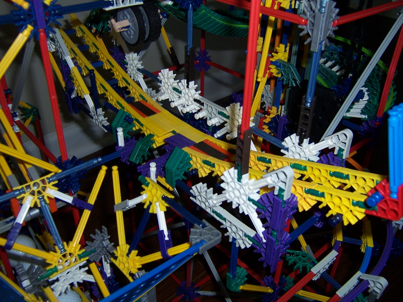 Knex Ball Machine Parallax 039.jpg