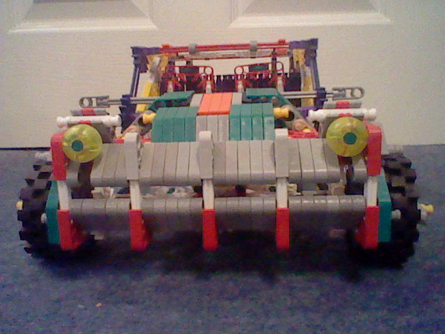 Knex car with large boot space (1).JPG