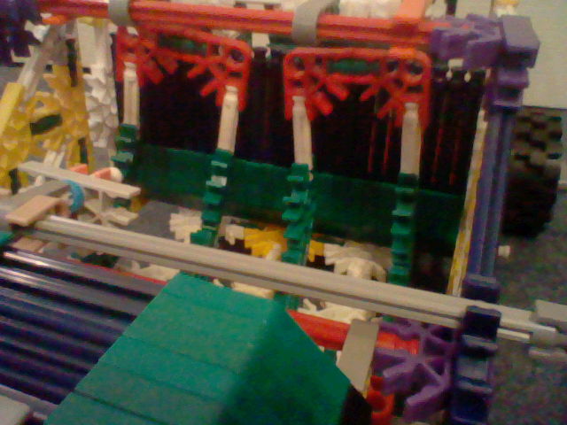 Knex car with large boot space (10).JPG