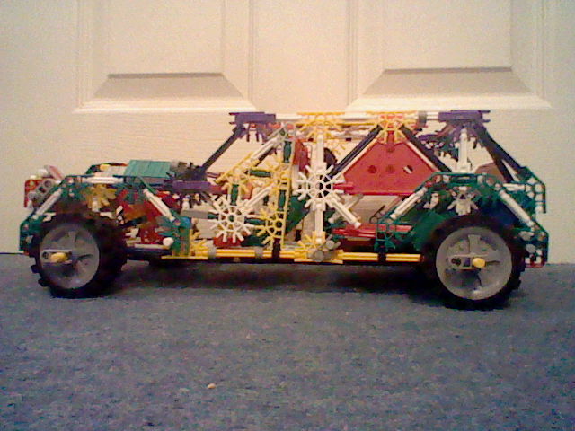 Knex car with large boot space (12).JPG