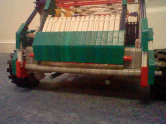 Knex car with large boot space (17).JPG