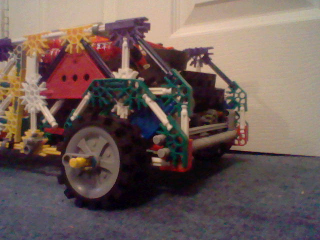 Knex car with large boot space (24).JPG