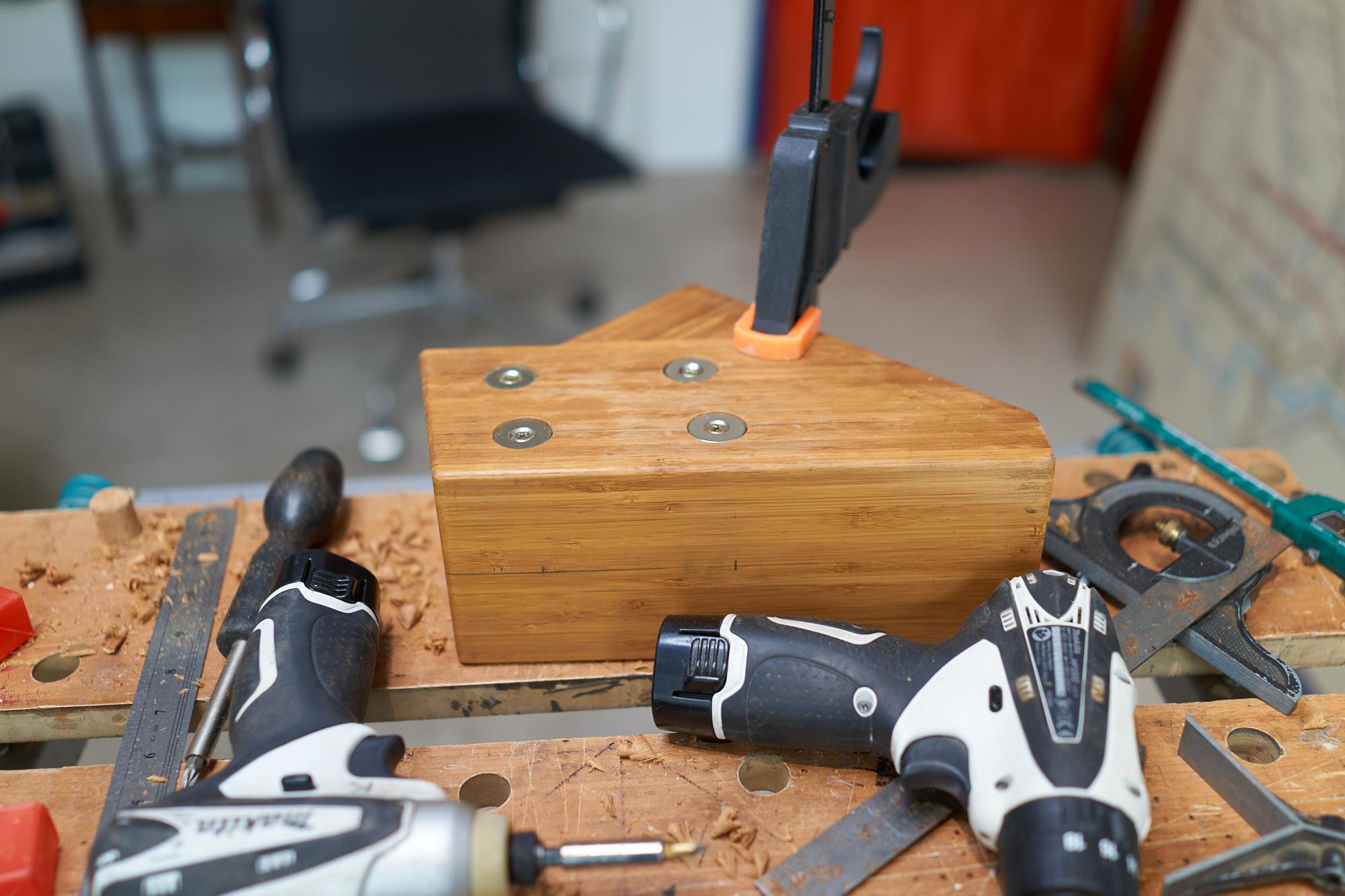 Knife_Block_magnets_install.jpg