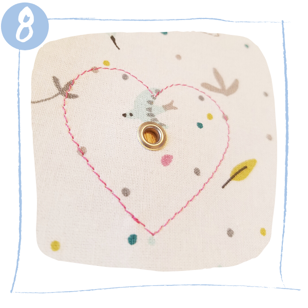 L'Atelier de B&eacute;ryl - Tutoriels pour Quiet Books - Blog - Page formes g&eacute;om&eacute;triques - &eacute;tape 8 - placement des oeillets.png